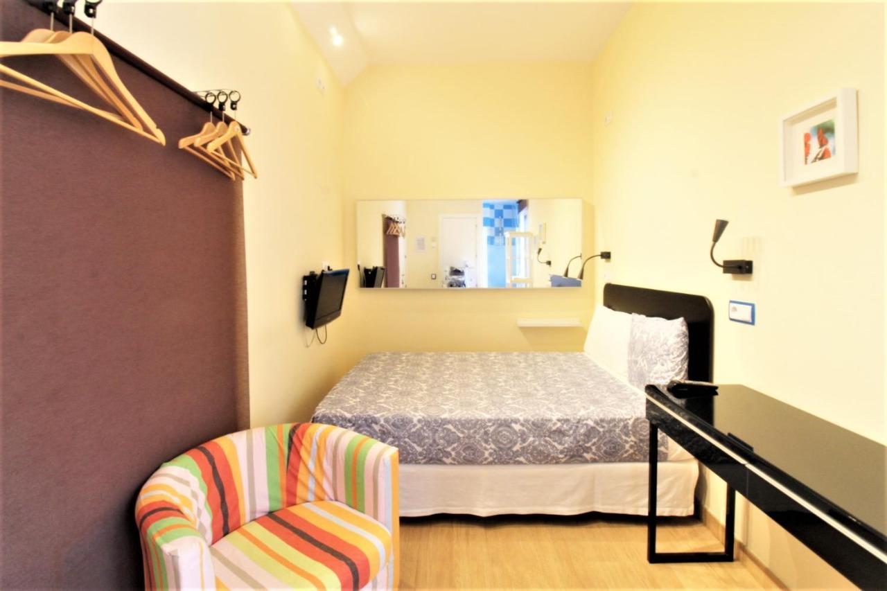 Hostal Arco Iris Madrid Exterior foto
